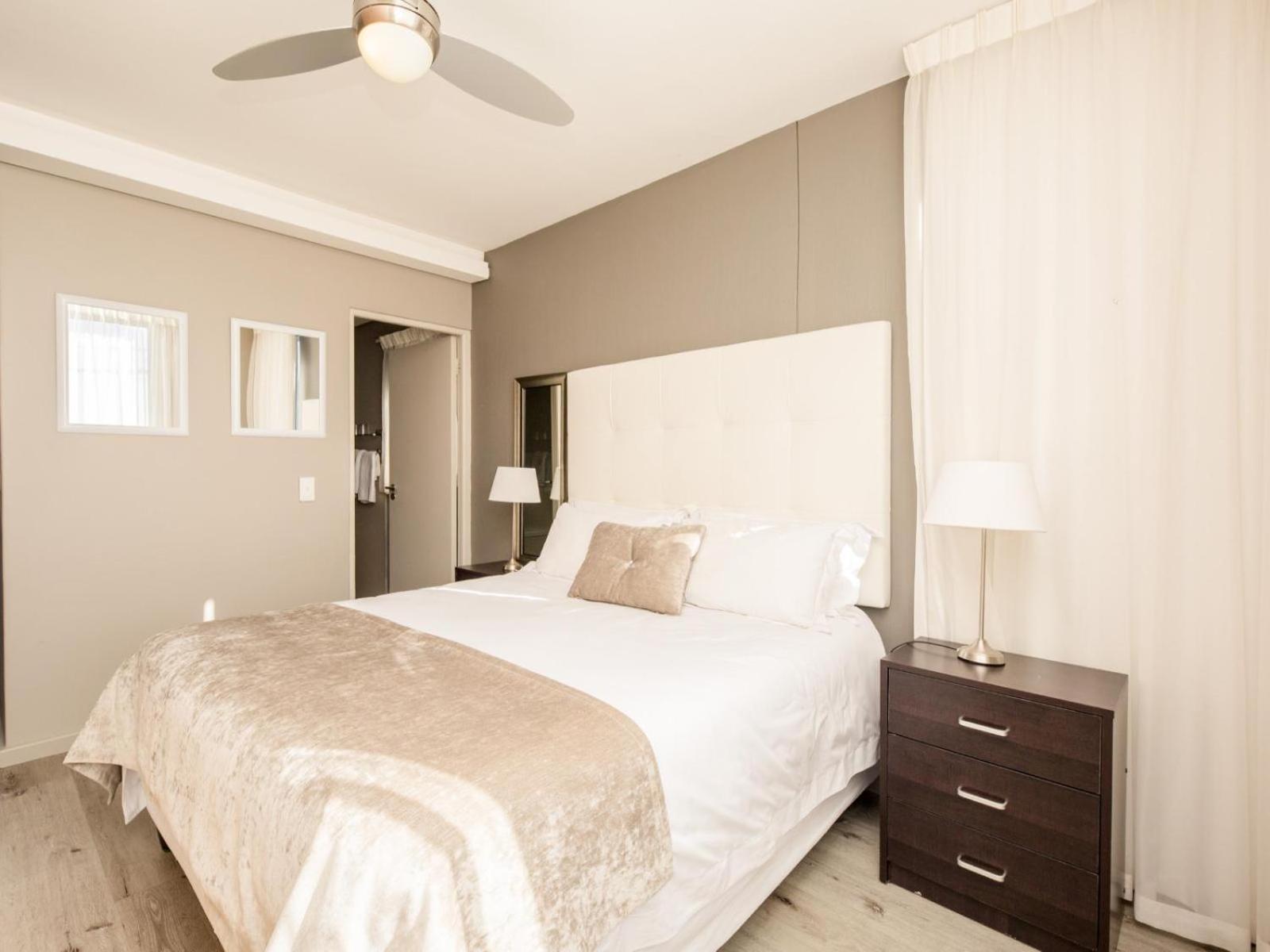 Infinity Self Catering Apartments Блаубергстранд Номер фото